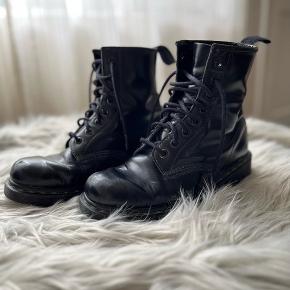 Dr. Martens 8-Hole Monochrome Black Vintage - Picture 1 of 9